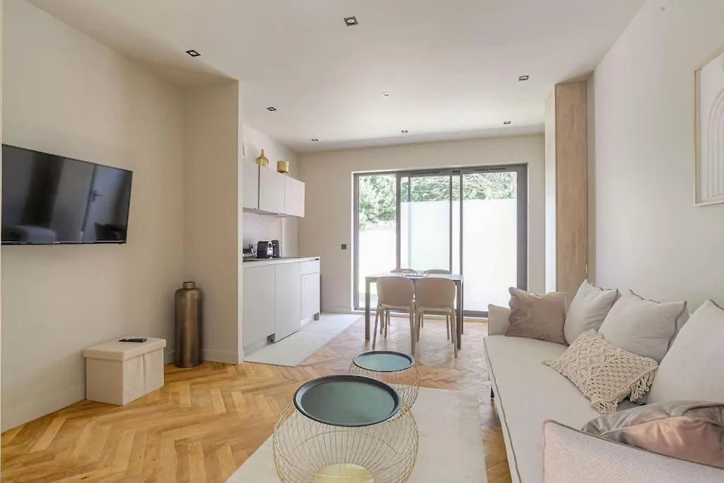 Bel Appartement Lumineux, Deux Pieces, Ecully